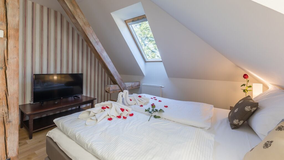 Bedroom 3, Wellness & Spa hotel Villa Regenhart, Jeseník