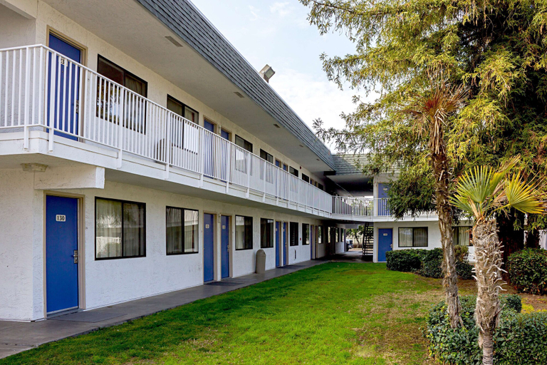 Exterior & Views 2, Motel 6 Porterville, CA, Tulare