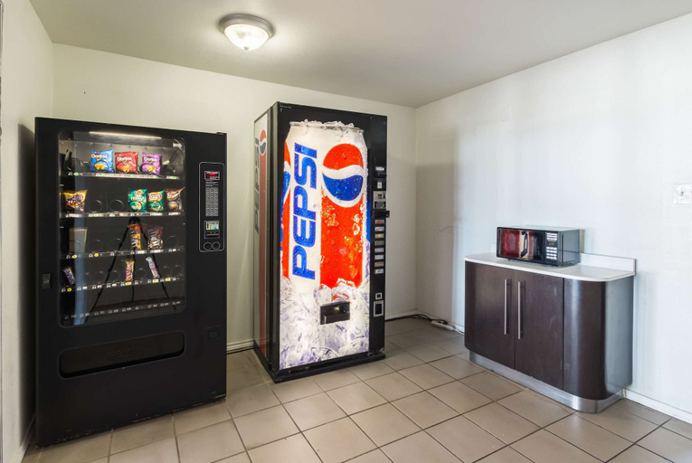 Food & Drinks, Motel 6 Stephenville, TX, Erath