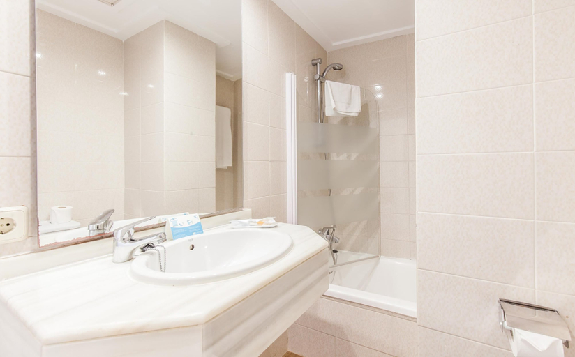Bathroom 5, BLUESEA Cala Millor, Baleares
