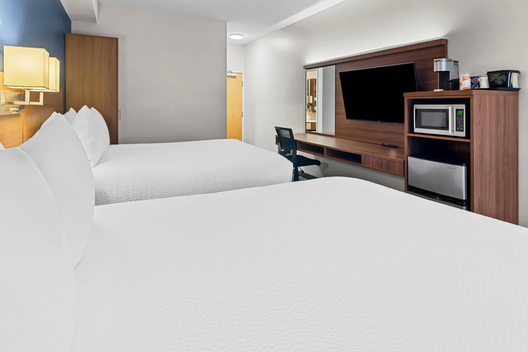 Bedroom 3, Park Inn by Radisson, Kelowna, Central Okanagan