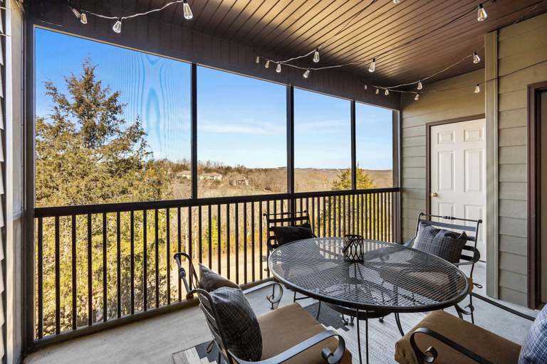 Others 5, T Time Getaway - Overlooking Golf Views!, Stone