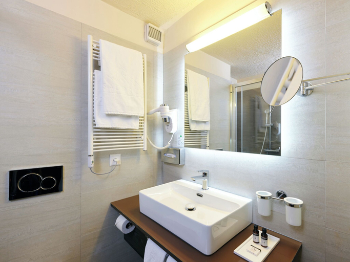 Bathroom 5, Hotel Ambassador Zermatt, Visp