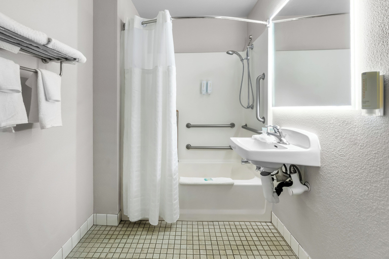 Bathroom 3, Park Inn Winnemucca, Humboldt