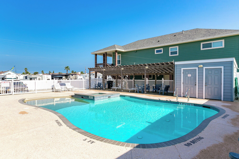 Sport & Beauty 5, Beach Bunker by Silver Sands Vacation Rentals, Nueces
