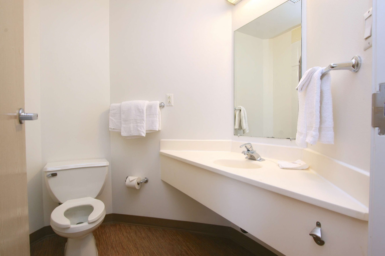 Bathroom 5, Motel 6 Colchester, VT - Burlington, Chittenden