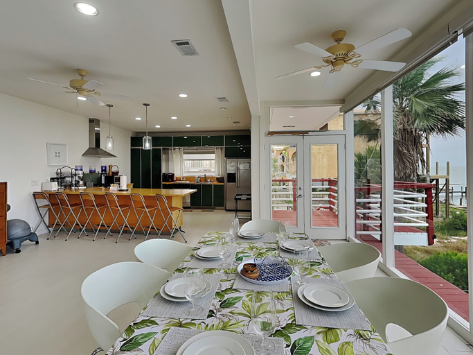 Food & Drinks, Dock of the Bay by Ryson Vacation Rentals, Galveston