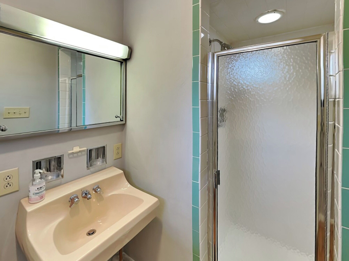 Bathroom 4, Waltzing Matilda by Taylor Made Deep Creek, Garrett