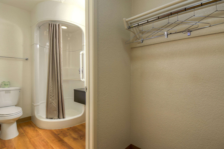 Bathroom 4, Motel 6 San Ysidro, CA - San Diego - Border, San Diego