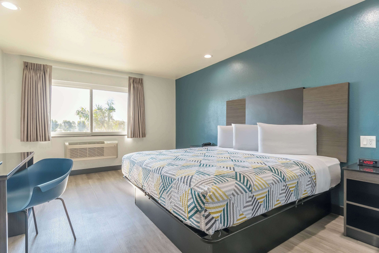 Bedroom 3, Studio 6 Suites Perris, CA, Riverside