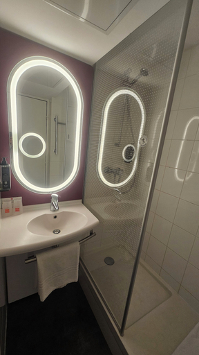 Bathroom 4, ibis Valence South, Drôme