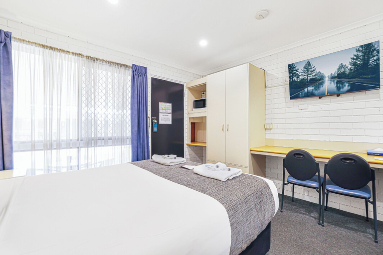 Bedroom 4, Acacia Motor Inn, Bundaberg