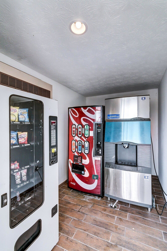 Food & Drinks 5, Motel 6 Berea, KY, Madison