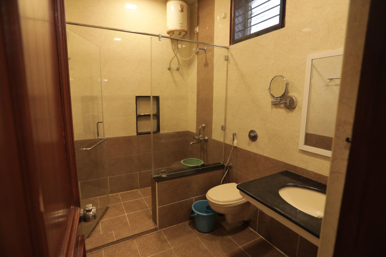 Bathroom 5, Hotel Raya's Annexe 1, Thanjavur