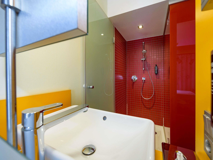 Bathroom 5, ibis Styles Hotel Berlin Mitte, Berlin