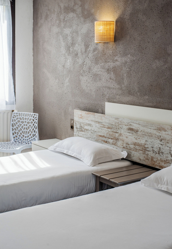 Bedroom 3, Hôtel La Tour des Anglais, Mayenne