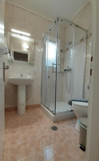 Bathroom 2, Corfu Glyfada Apartment 87, Ionian Islands