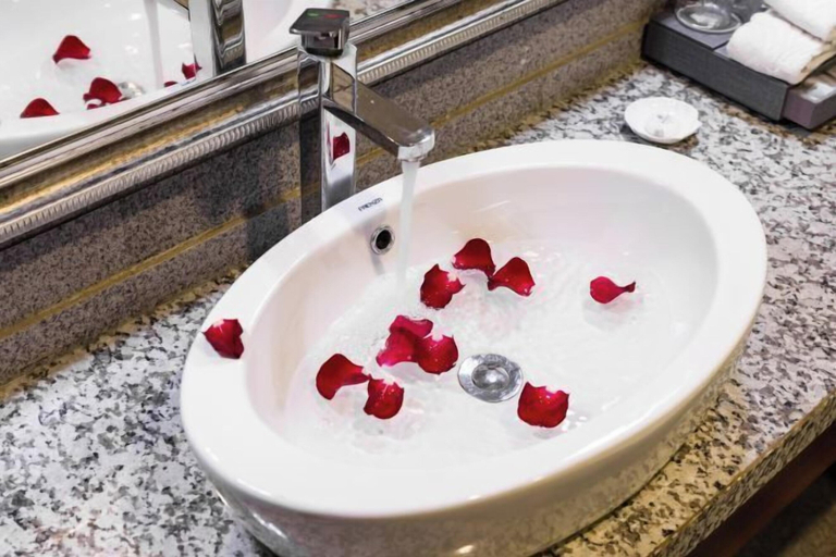 Bathroom 4, Li Jing Hotel Mile, Honghe Hani and Yi