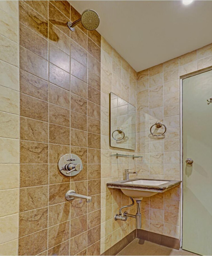 Bathroom 5, Loharkar Hotel, Nagpur