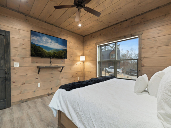 Bedroom 2, S'more Splashing by Smoky Cove Resort, Sevier
