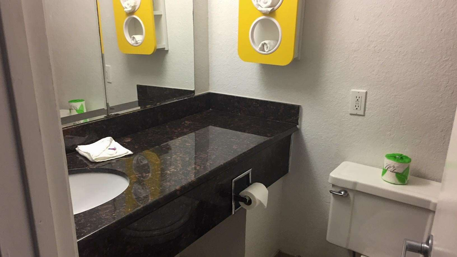 Bathroom 5, Motel 6 Waco, TX, McLennan