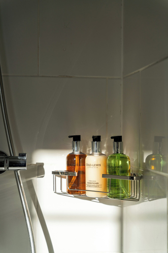 Bathroom 4, The Wellington Hotel, London