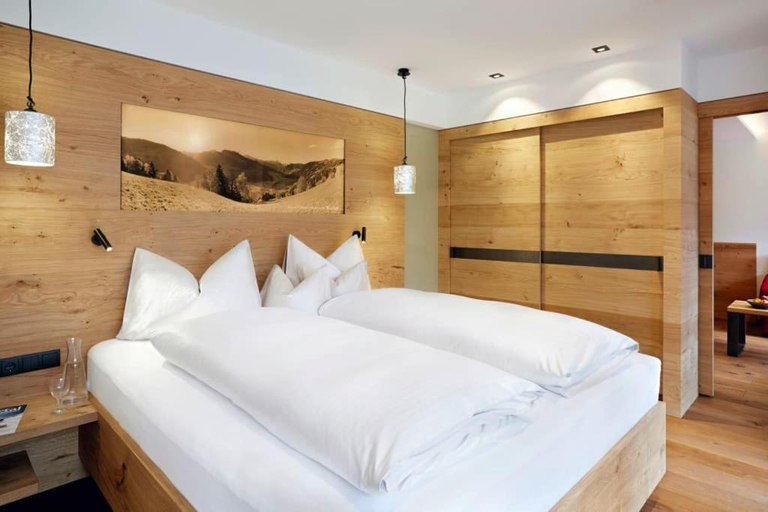 Bedroom 3, Ferienhotel Sonnenhof, Schwaz
