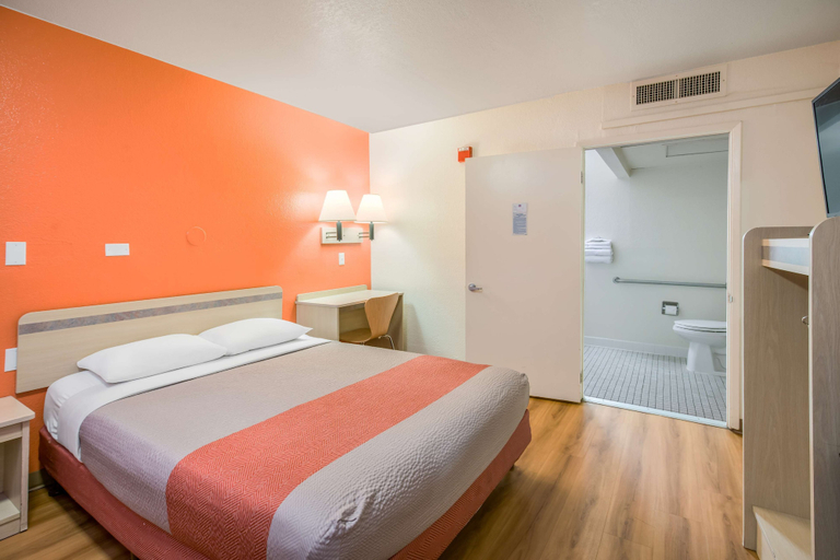 Bedroom 3, Motel 6 Williams, CA, Colusa
