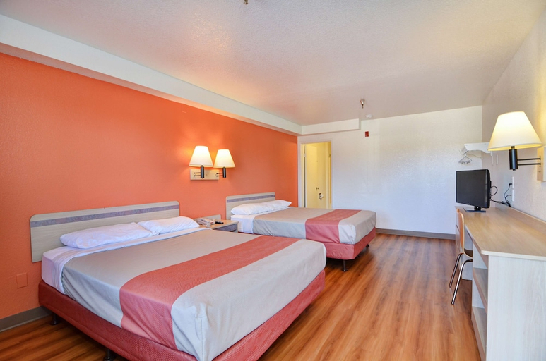 Bedroom 2, Motel 6 Twentynine Palms, CA, San Bernardino