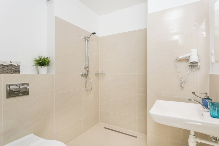 Bathroom 5, Venetian House Market Square Aparthotel, Kraków City