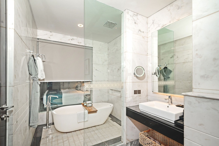 Bathroom 5, JHL Solitaire Gading Serpong, Tangerang