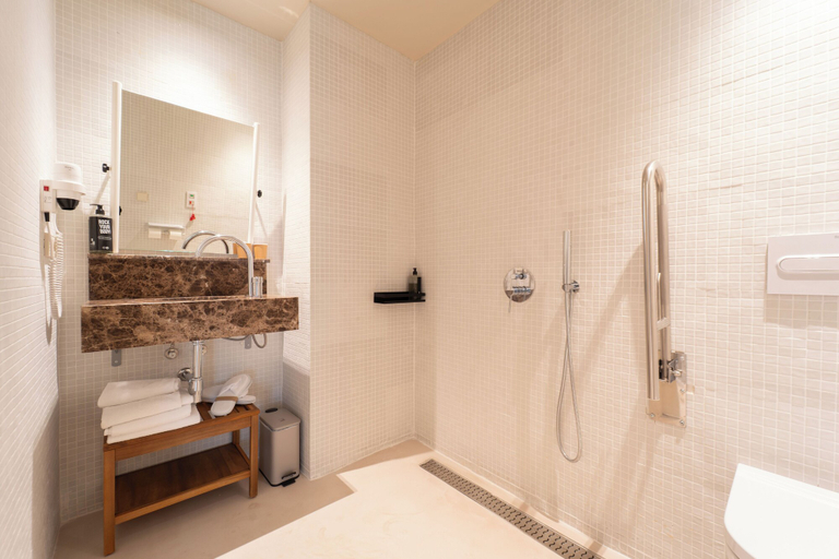 Bathroom 4, ibis Valencia Alfafar, Valencia