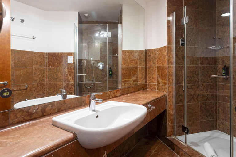 Bathroom 4, B&B Hotel Trapani Crystal, Trapani