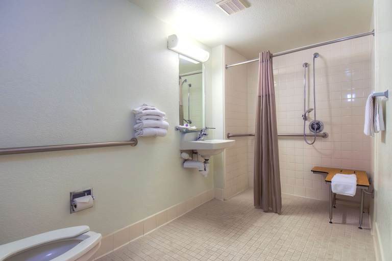 Bathroom 4, Motel 6 Palm Springs Downtown, Riverside