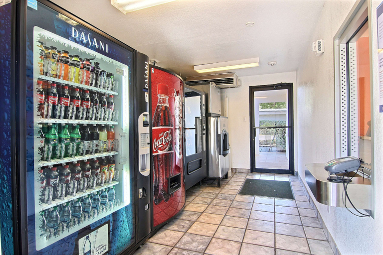 Food & Drinks 5, Motel 6 Abilene, Taylor