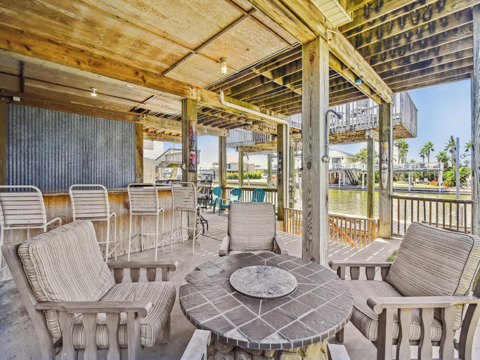 Food & Drinks, Tiki Lagoon by Ryson Vacation Rentals, Galveston