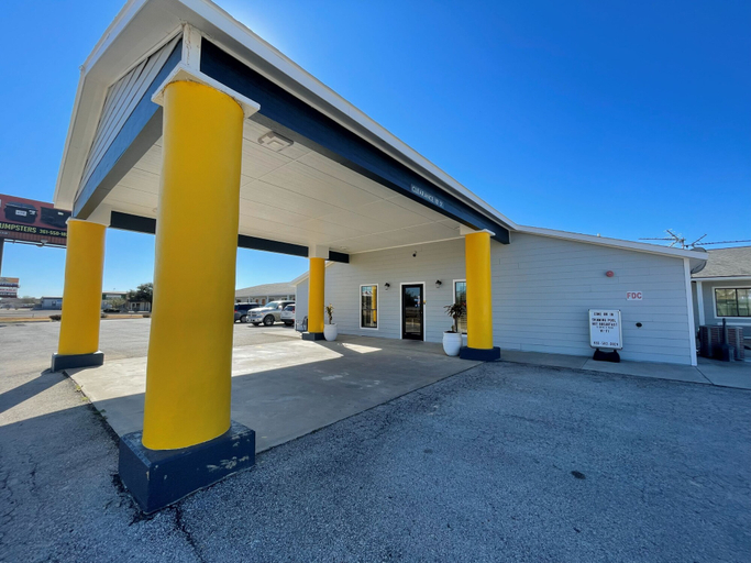 Exterior & Views 2, Kenedy Inn & Suites, Karnes