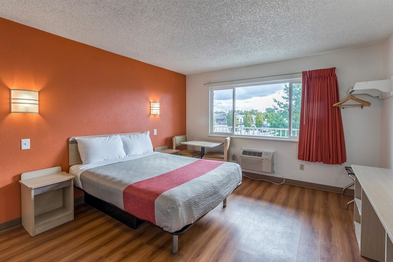 Bedroom 3, Motel 6 Beaverton, OR, Washington