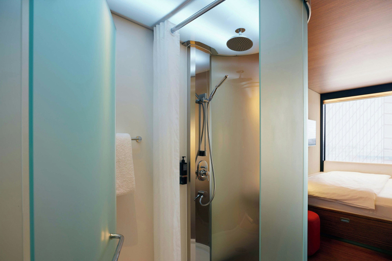 Bathroom 5, citizenM New York Times Square, New York