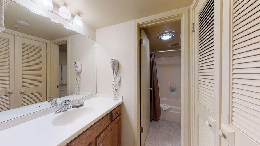 Bathroom 4, Aspenwood - CoralTree Residence Collection, Pitkin