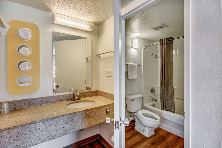 Bathroom 4, Motel 6 Stockton, CA - North, San Joaquin