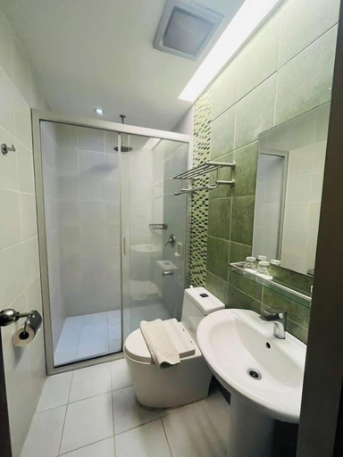 Bathroom 5, iCove Beach Hotel, Olongapo City