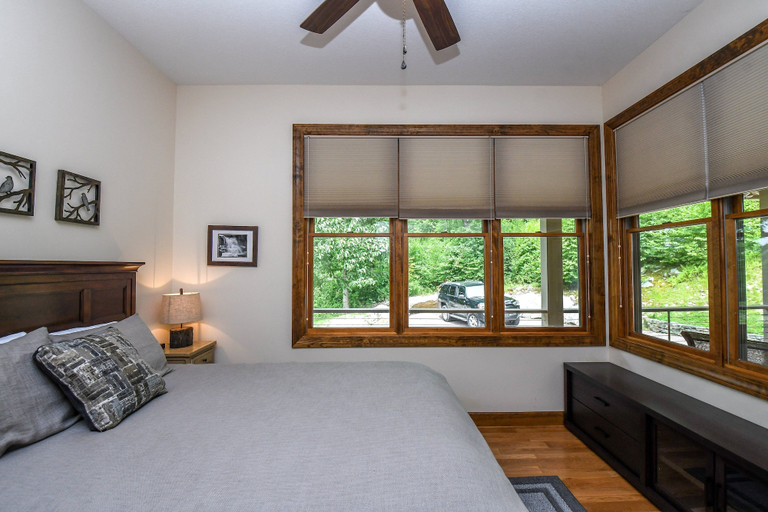Bedroom 3, Eagle's Rest by Taylor Made Deep Creek, Garrett