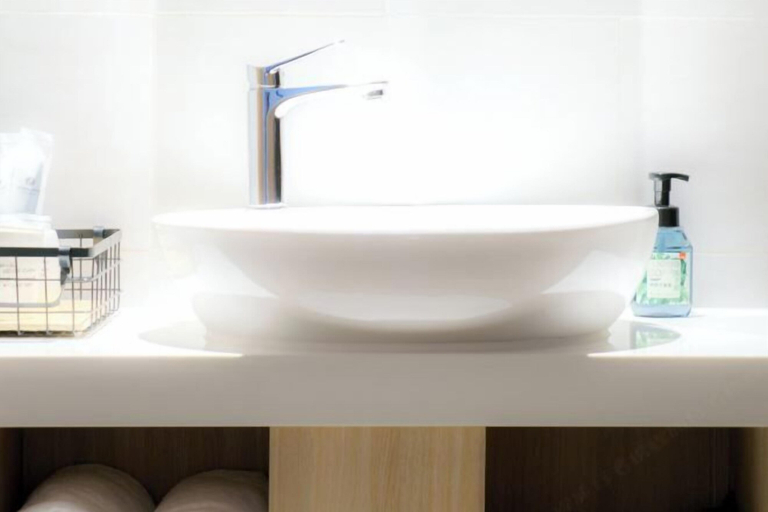 Bathroom 2, Manring Hotel, Lijiang