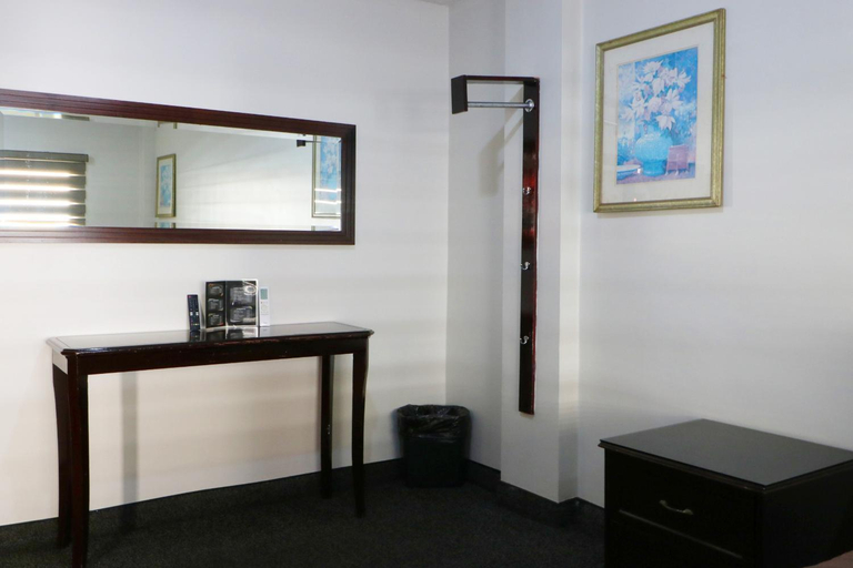 Bathroom 5, HOTEL BUGAMBILIAS, Ensenada