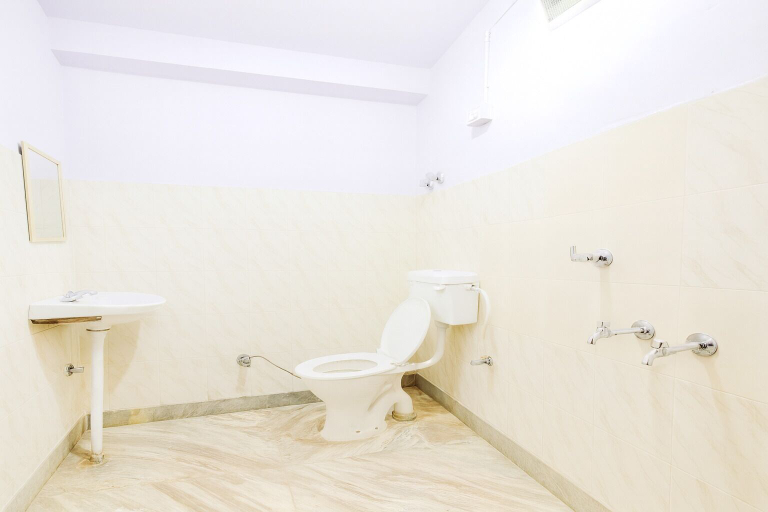 Bathroom, Mauryan Express Hotel Devli Khanpur, Delhi