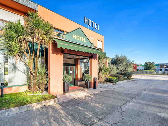 Exterior & Views 2, B&B Hotel Eurorest Conegliano, Treviso