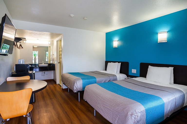 Bedroom 3, Motel 6 Ventura, CA - Downtown, Ventura