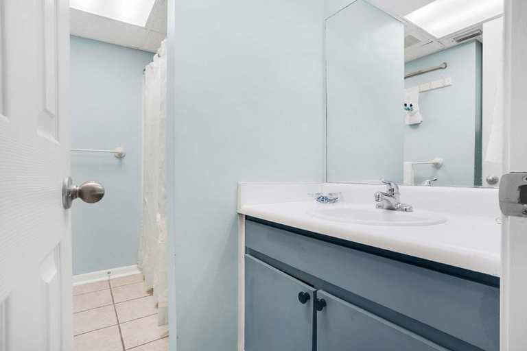 Bathroom, Sunbird 810e, Bay