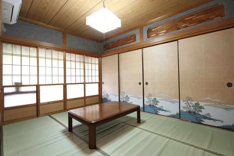 Bedroom 2, Guest House Ilonggo, Tsu